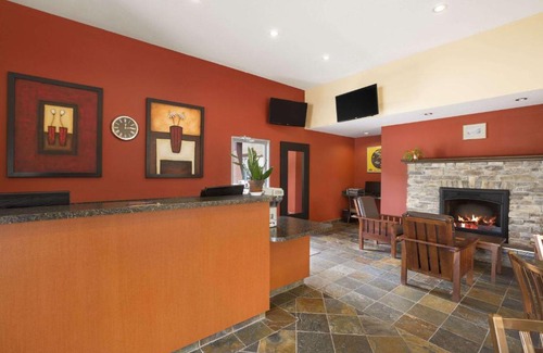 Revelstoke Hotel | Days Inn & Suites by Wyndham Revelstoke