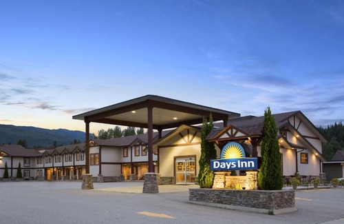 Revelstoke Hotel | Days Inn & Suites by Wyndham Revelstoke