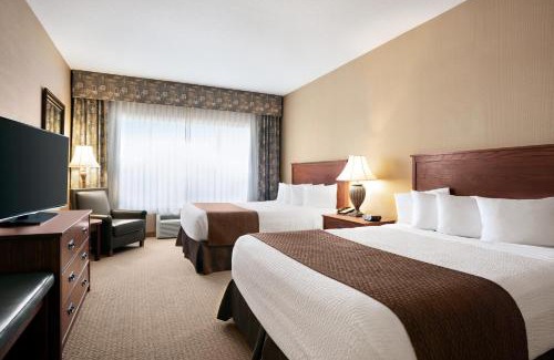 Strathmore Hotel | Days Inn & Suites by Wyndham Strathmore