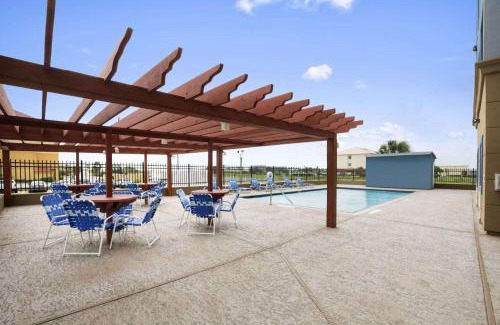 Galveston Hotel | Days Inn & Suites by Wyndham Galveston West/Seawall
