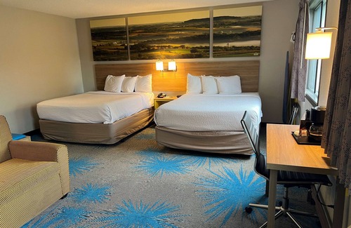 Greater South Side Hotel | Days Inn & Suites by Wyndham Des Moines Airport