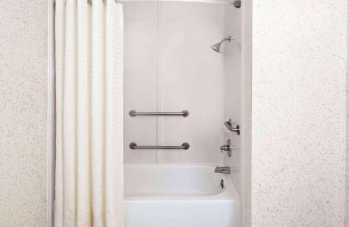 Opelousas Hotel | Days Inn & Suites by Wyndham Opelousas