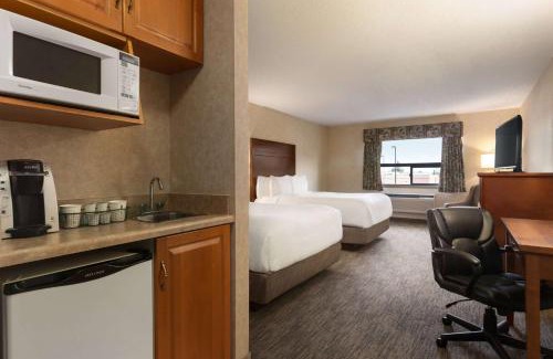 Brooks Hotel | Days Inn & Suites by Wyndham Brooks
