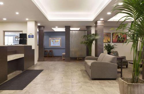 Lindsay Hotel | Days Inn & Suites by Wyndham Lindsay