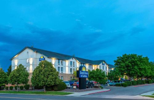 Dupont Hotel | Days Inn & Suites by Wyndham Denver International Airport