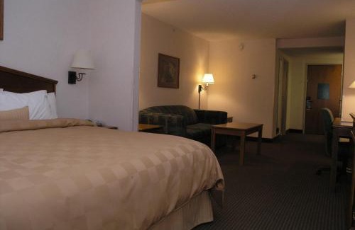 Dupont Hotel | Days Inn & Suites by Wyndham Denver International Airport