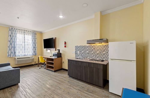 Fort Worth Hotel | Days Inn & Suites by Wyndham Euless DFW Airport South