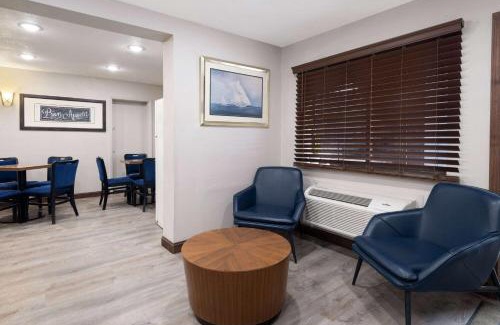 Kokomo Hotel | Days Inn & Suites by Wyndham Kokomo