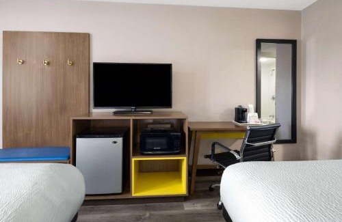 Kokomo Hotel | Days Inn & Suites by Wyndham Kokomo
