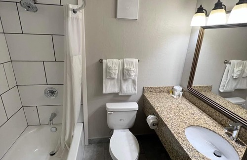 Mesa Hotel | Days Inn & Suites by Wyndham Mesa Near Phoenix