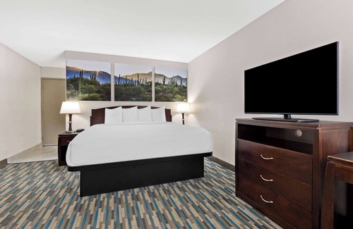 Mesa Hotel | Days Inn & Suites by Wyndham Mesa Near Phoenix
