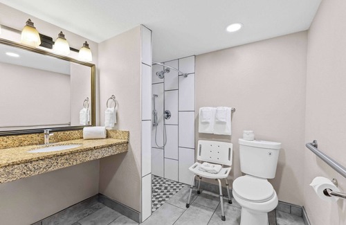 Mesa Hotel | Days Inn & Suites by Wyndham Mesa Near Phoenix
