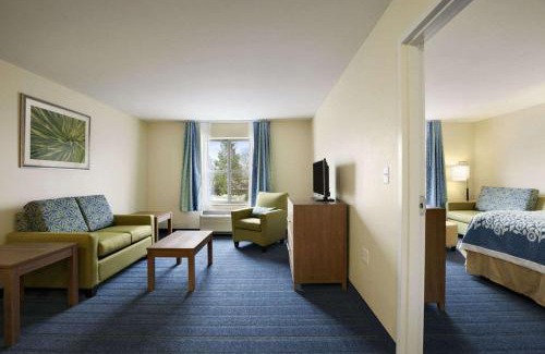 Altoona Hotel | Days Inn & Suites by Wyndham Altoona