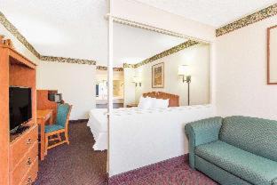 Marshall Hotel | Days Inn & Suites by Wyndham Marshall