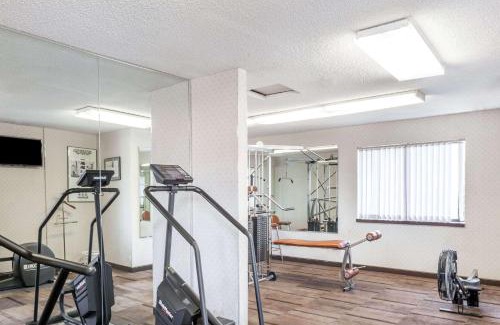 Sunnyvale Hotel | Days Inn & Suites by Wyndham Sunnyvale