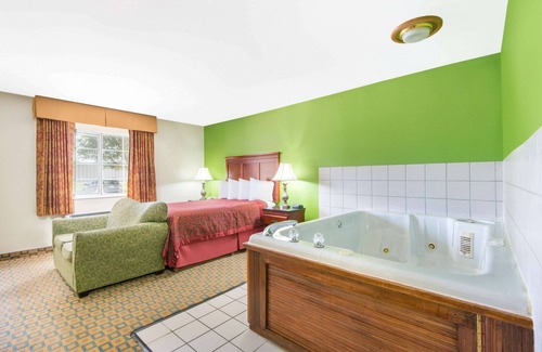 Wichita Hotel | Days Inn & Suites by Wyndham Wichita