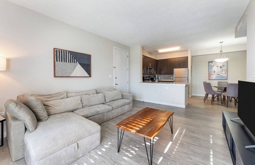 Daytona Beach Apartment | Daytona 2BR w/Parking – Family and Pet Friendly