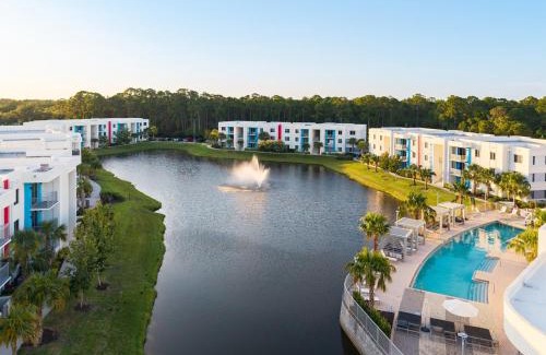 Daytona Beach Apartment | Daytona 3BR Getaway Pool Gym Pet Friendly