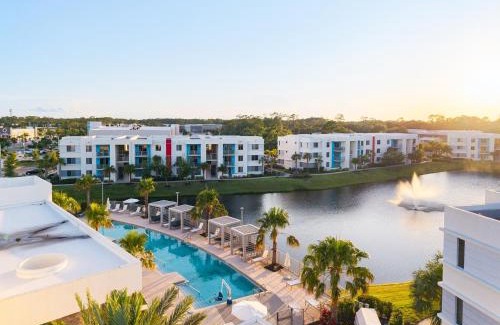 Daytona Beach Apartment | Daytona 3BR Getaway Pool Gym Pet Friendly