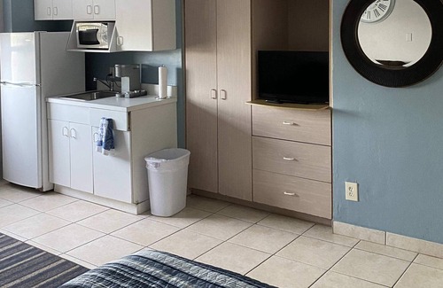 Lenox Park Condo | Daytona Beach Sunset View and Heated Pool (UNIT 321)