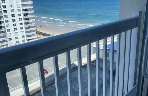 Ortona Park Condo | Daytona Beach Ocean View Cozy 11th Fl Studio/Condo