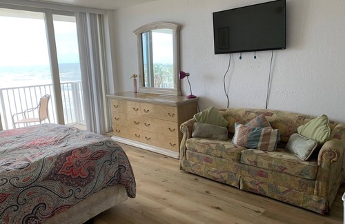 Daytona Beach Resort | DAYTONA GETAWAY OCEAN FRONT CONDO