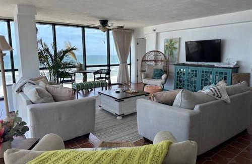 Daytona Beach Apartment | Daytona oceanfront two-bedroom suite