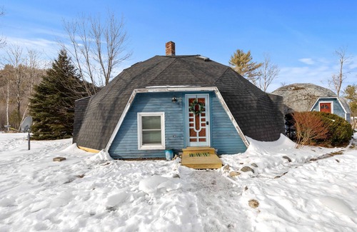 Milton House | Dazling Domes! Hot tub! Game Room! Bar! MTN Views!