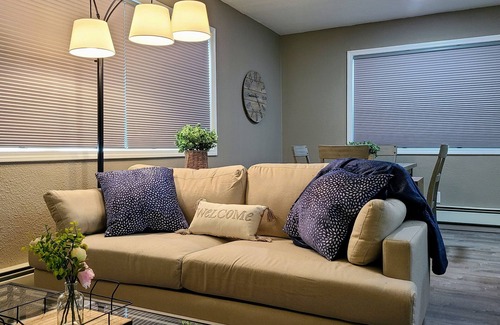 Spenard House | ✴Dazzling Apartment - Awesome Location✴