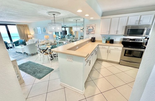 Sandestin Condo | Dazzling Beach View! 6-Seater Golf Cart included! 4321 BS2