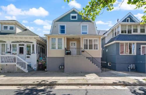 Ventnor City Apartment | Dazzling Bungalow within 2 Blocks of Beach