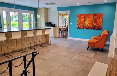 Swan Lake House | Dazzling Design, Hot Tub, Huge Rooms, Privacy, 20 acres