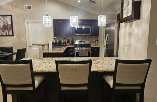Houston House | Dazzling & Spacious 1-bedroom house conveniently located in Houston!