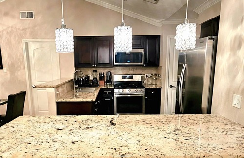 Houston House | Dazzling & Spacious 1-bedroom house conveniently located in Houston!