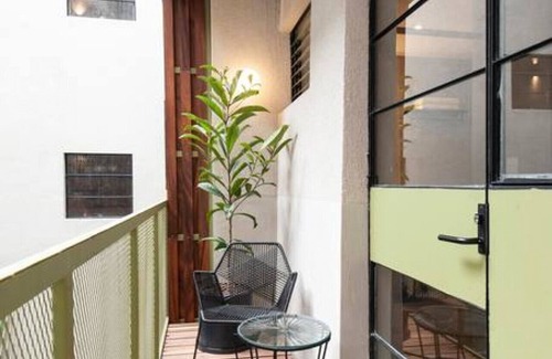 Hipodromo Apartment | Dazzling studio with Balcony @Parque Mexico | ChiCo