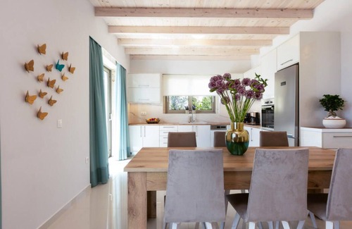 Zerviana Villa | Dazzling Villa for 7 guests overlooking Phalasarna Beach