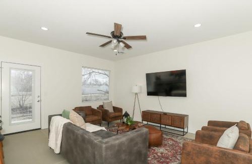 Wichita House | Dazzling West Side 3BR 2BA - Coffee - SmrtTV WIFI