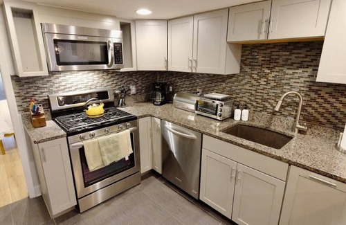 Near Northeast Apartment | DC Beckons Darling Apt Sleeps 4