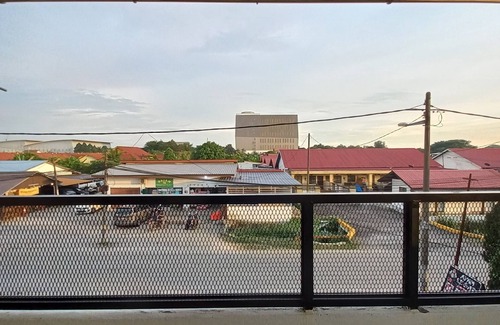 Shah Alam House | DC Garden Homestay 6 with Netflix, WiFi & Private Balcony in Shah Alam