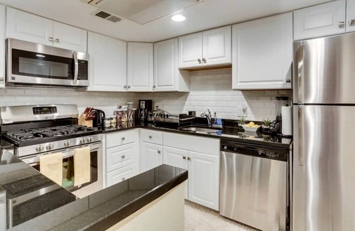 Dupont Circle Apartment | DC's Best Address - 10min to White House - 500 mbps