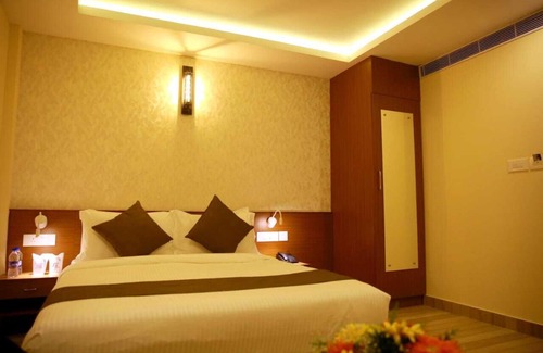 Ernakulam South Hotel | DCHANDELIER