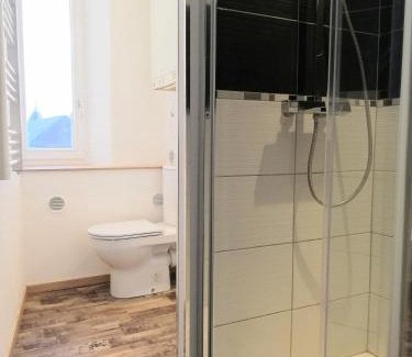 Sarrebourg Apartment | De 2 à 6 personnes - Le Street'Art - Sarrebourg Centre - Gare à 500m - A 20 minutes de Center Parc et Parc Animalier Sainte-Croix - Netflix - Wifi