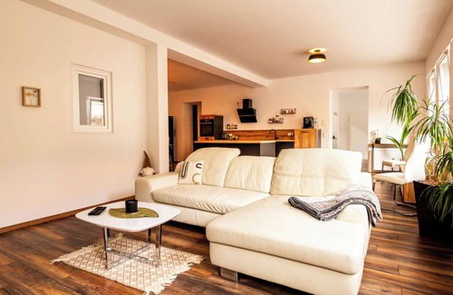 Bad Berneck im Fichtelgebirge Apartment | Spacious apartment/loft with covered parking space