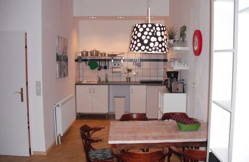 Friedrichshain-Kreuzberg Apartment | Apartment in the heart of Kreuzberg, loft,art,pubs,bars,nightlife,WiFi,up to 4 persons