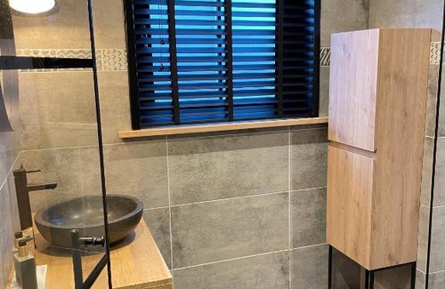 Wemeldinge House | De Heerlykheid Wemeldinge, vlak bij strand en bos, ruime vakantiewoning met eigen patio in de karakteristieke Dorpsstraat