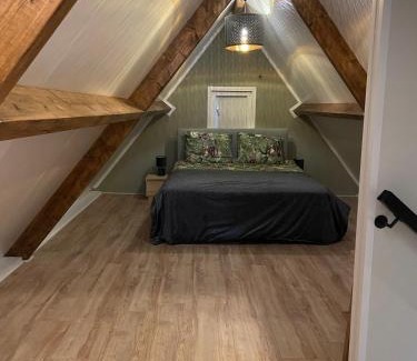 Wemeldinge House | De Heerlykheid Wemeldinge, vlak bij strand en bos, ruime vakantiewoning met eigen patio in de karakteristieke Dorpsstraat