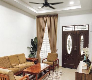 Padang Sekolah House | De Jara Guesthouse, Kuala Dungun
