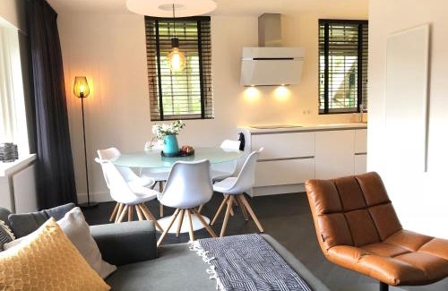 Lievelde House | De Lindenburg met privé hottub, sunshower, sauna, grote tuin met weidezicht en vrije ligging, 6-persoons