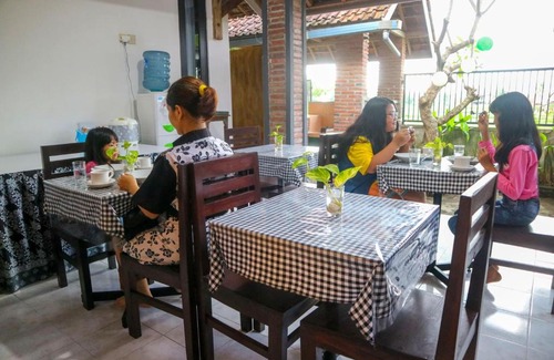 Banyuwangi House | De Lungguh Homestay