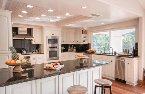 Temecula Villa | De Luz by AvantStay | 5 Acre Estate w/Lake, Pool & Hot Tub
